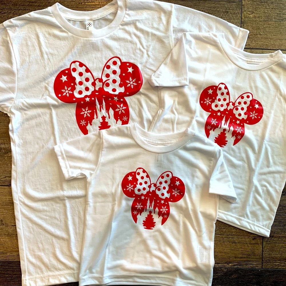Adorable matching Mommy and Me Minnie Mouse Christmas t-shirts. NWOT!